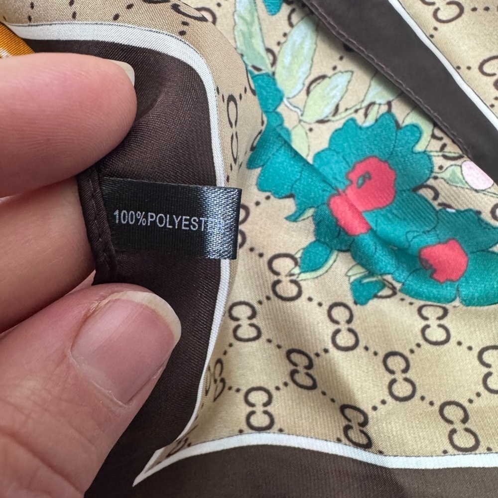 ODIVA. Floral  Scarf - Picture 6 of 7